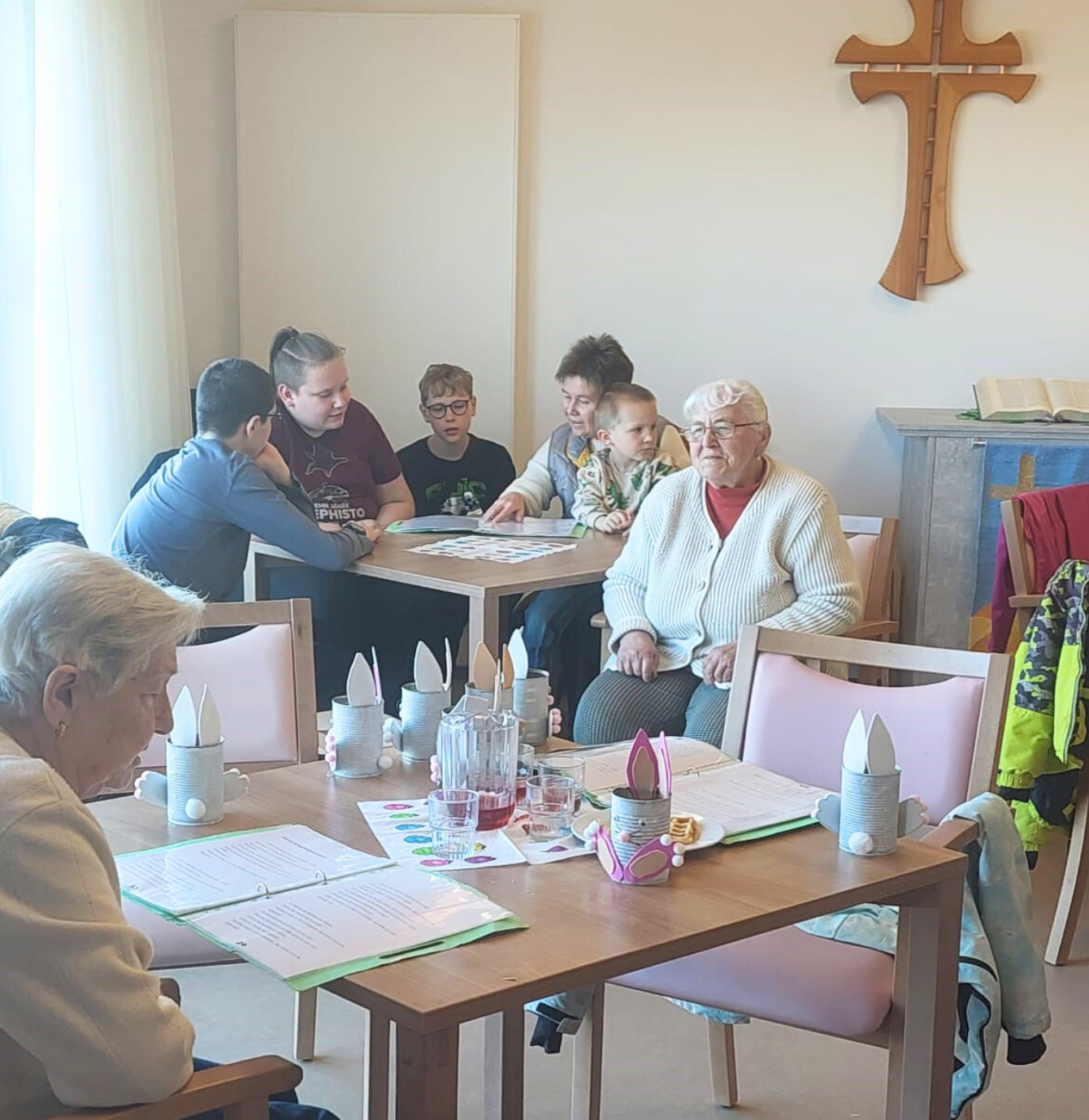 Osterbasteln in der Seniorenwohngemeinschaft Caroline Falk